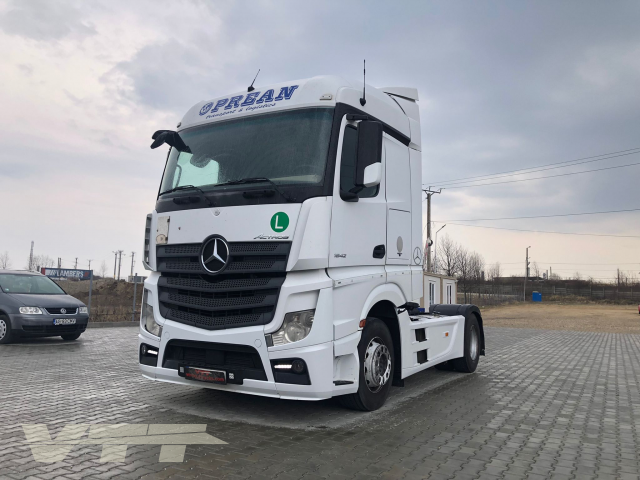 ID 3651 Mercedes Actros 1842