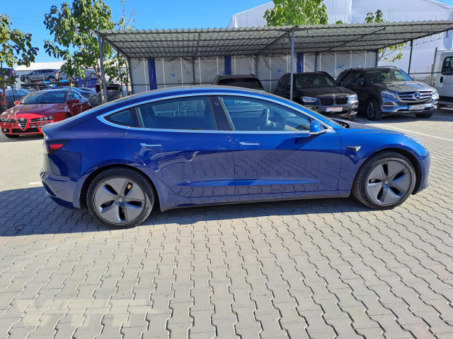 ID 4502 TESLA MODEL 3