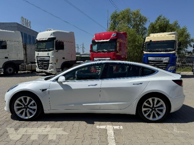 ID 5195 TESLA MODEL 3