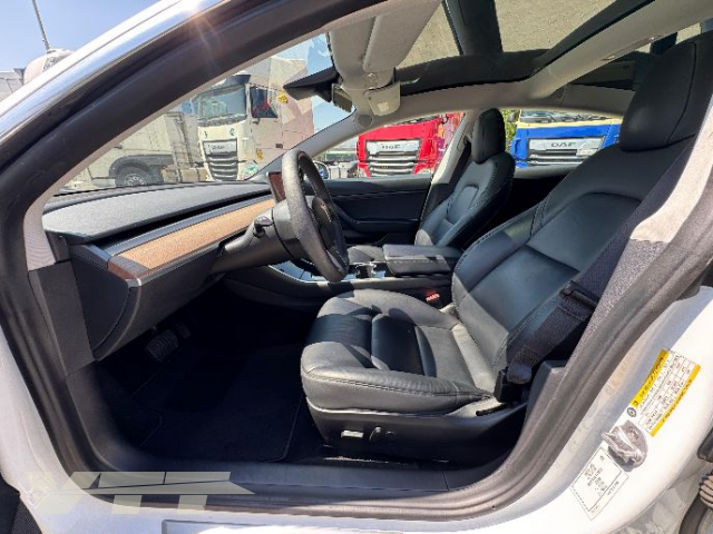 ID 5195 TESLA MODEL 3